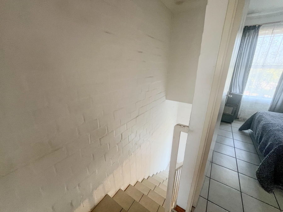To Let 2 Bedroom Property for Rent in Pinelands Western Cape